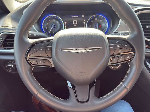 Used 2023 Chrysler Pacifica Touring-L w/ S Appearance Package image 10