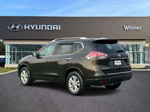 Used 2015 Nissan Rogue SV w/ SV Premium Package AWD/4WD image 2