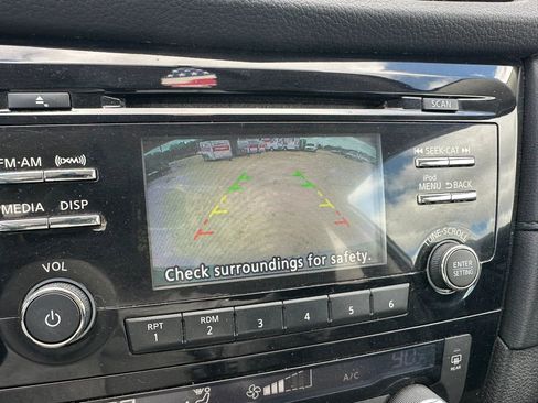 Used 2017 Nissan Rogue SV image 20