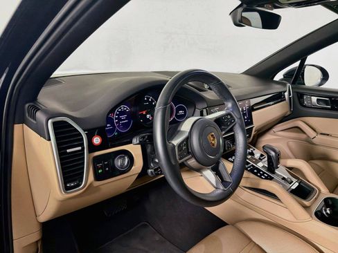 Certified 2023 Porsche Cayenne AWD/4WD image 4