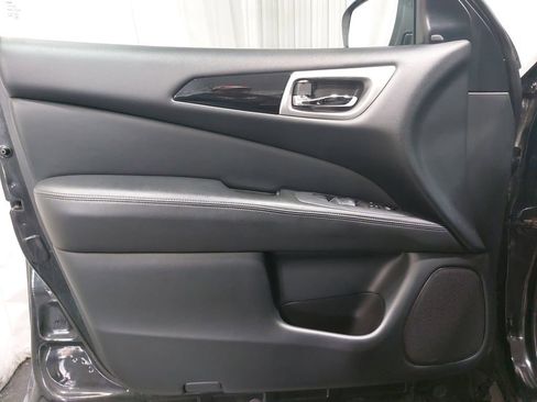 Used 2020 Nissan Pathfinder SV image 28