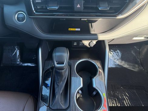 Certified 2025 Toyota Highlander Limited image 17