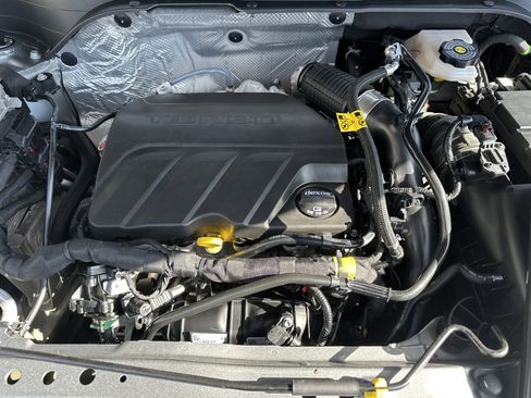 Used 2024 Chevrolet Trax RS w/ Sunroof Package image 9