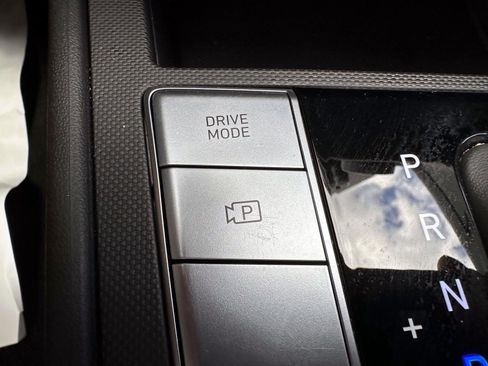 Used 2025 Hyundai Elantra SE FWD image 25