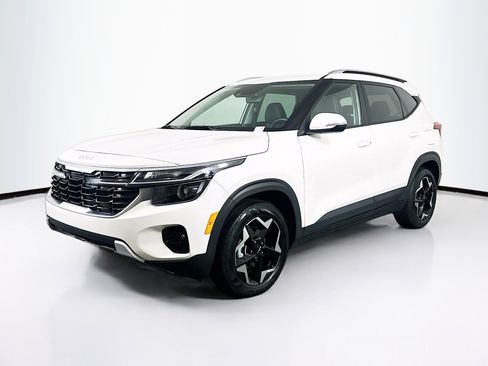 Used 2025 Kia Seltos S image 3