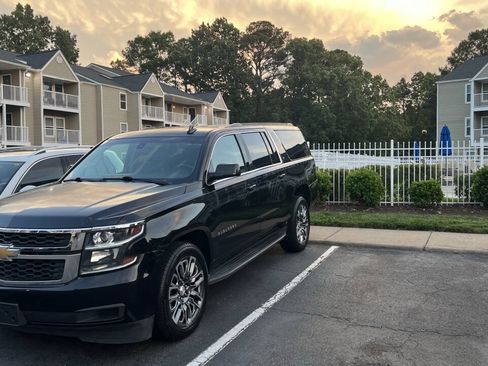 Used 2017 Chevrolet Suburban LS AWD/4WD image 2