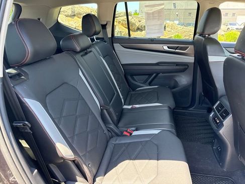 Used 2024 Volkswagen Atlas Peak Edition SE AWD/4WD image 12