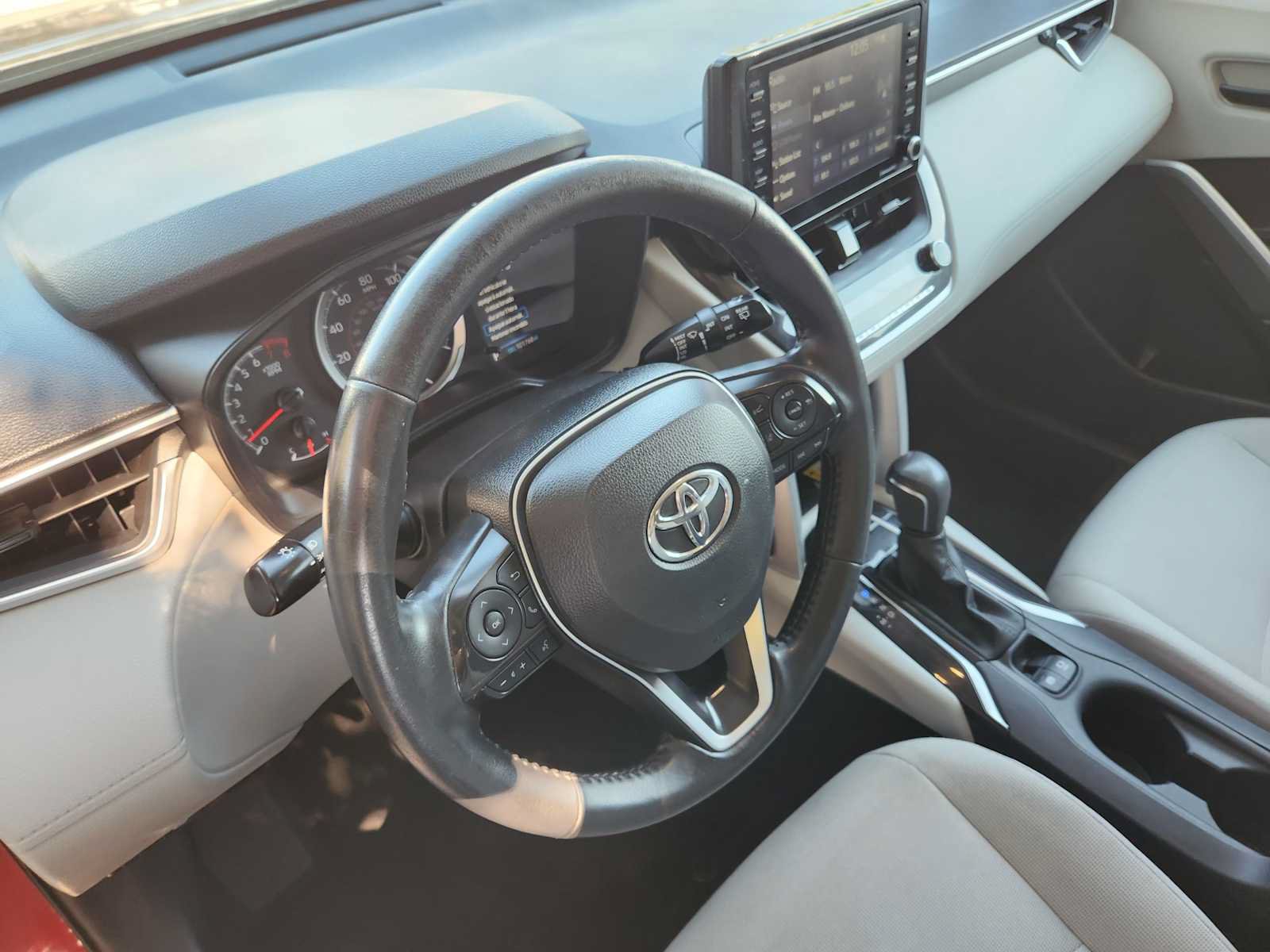 Used 2022 Toyota Corolla Cross LE FWD image 2