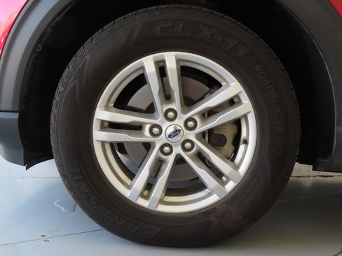 Used 2022 Ford Explorer XLT image 29