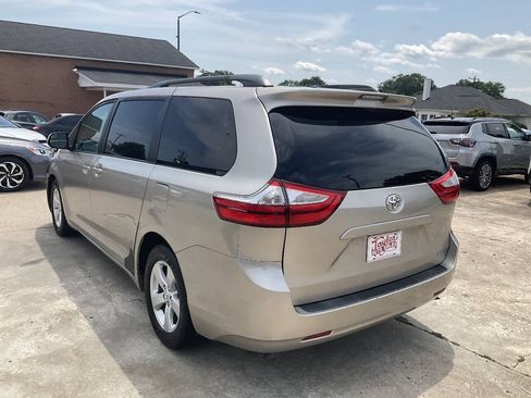 Used 2015 Toyota Sienna LE FWD image 5