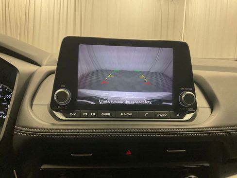 Used 2025 Nissan Rogue SV image 18