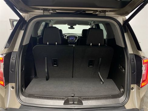 Certified 2023 GMC Acadia SLE w/ Driver Convenience Package image 23