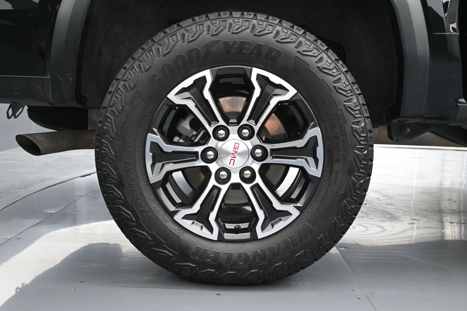 Used 2024 GMC Canyon AT4 w/ Technology Package AWD/4WD image 18