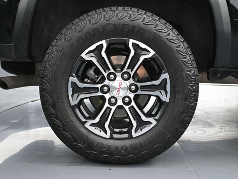Used 2024 GMC Canyon AT4 w/ Technology Package AWD/4WD image 18