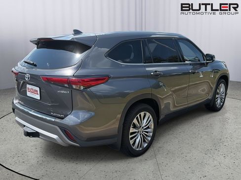 Used 2022 Toyota Highlander Platinum AWD/4WD image 6