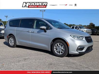 Used 2023 Chrysler Pacifica Touring-L