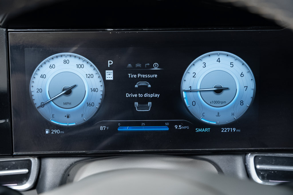 Certified 2025 Hyundai Elantra SEL FWD image 28