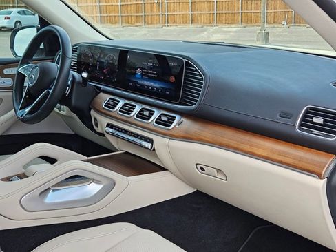 Certified 2024 Mercedes-Benz GLS 450 4MATIC image 24