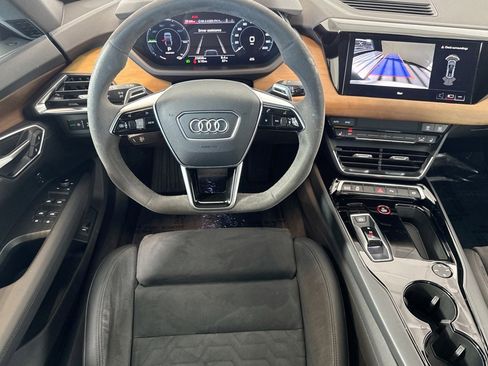 Used 2022 Audi e-tron GT Premium Plus image 20