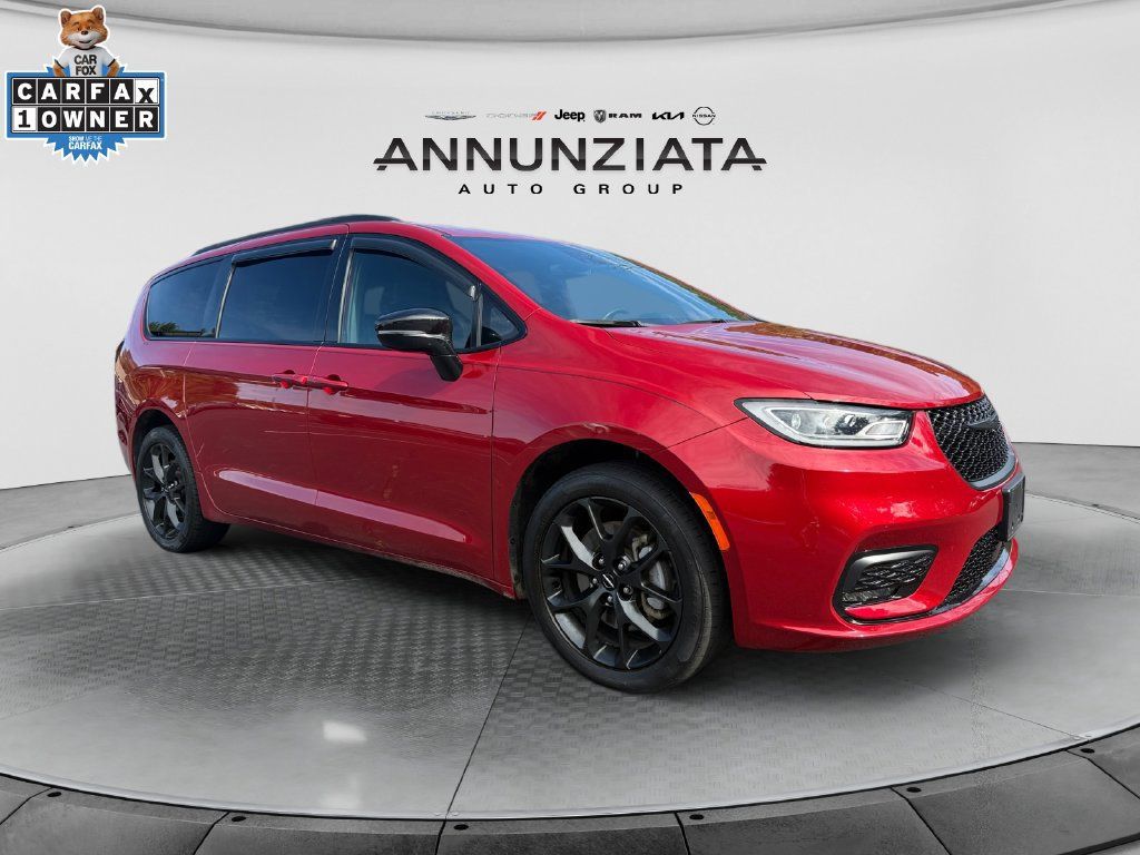 Used 2024 Chrysler Pacifica Touring-L w/ S Appearance Package AWD/4WD image 7