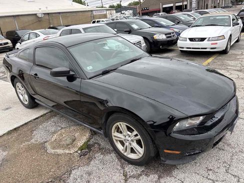 Used 2012 Ford Mustang Coupe image 3