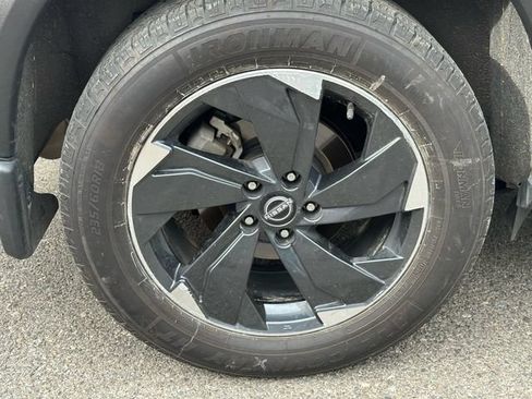 Used 2025 Nissan Rogue SV AWD/4WD image 14