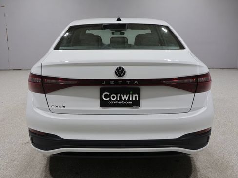 Used 2025 Volkswagen Jetta Sport FWD image 3