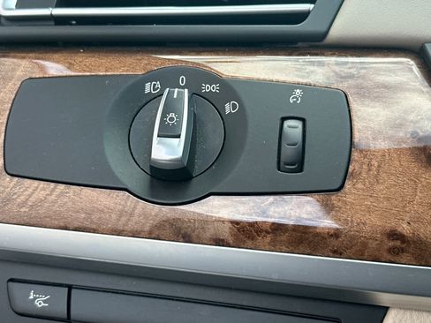 Used 2013 BMW 750Li image 30