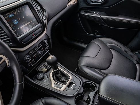 Used 2016 Jeep Cherokee Limited w/ Luxury Group image 26