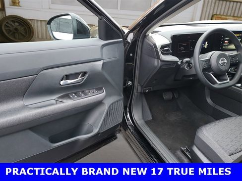 Used 2025 Nissan Kicks SV w/ SV Premium Package image 12