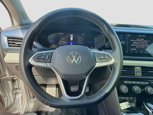 Used 2023 Volkswagen Taos SE w/ Panoramic Sunroof Package AWD/4WD image 10