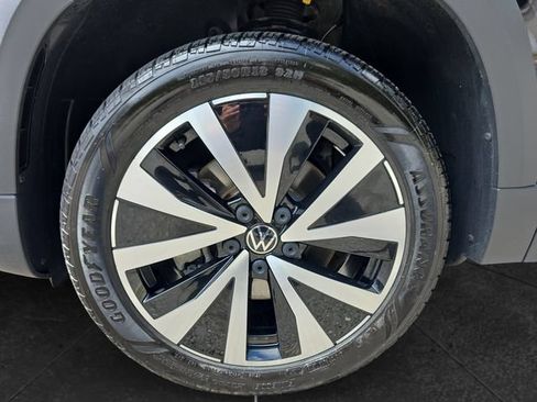 Certified 2023 Volkswagen Taos SE w/ Panoramic Sunroof Package FWD image 9