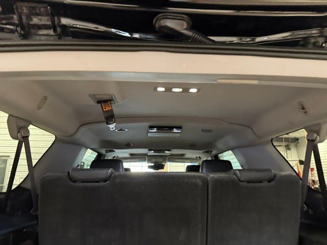 Used 2016 Chevrolet Suburban LT w/ Luxury Package AWD/4WD image 28