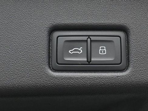 Certified 2025 Audi Q5 Premium w/ Convenience Package image 32