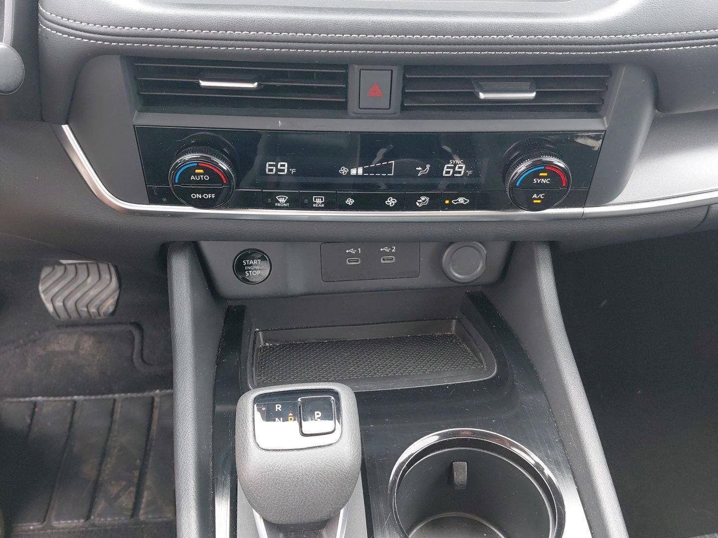 Used 2024 Nissan Rogue SV FWD image 31