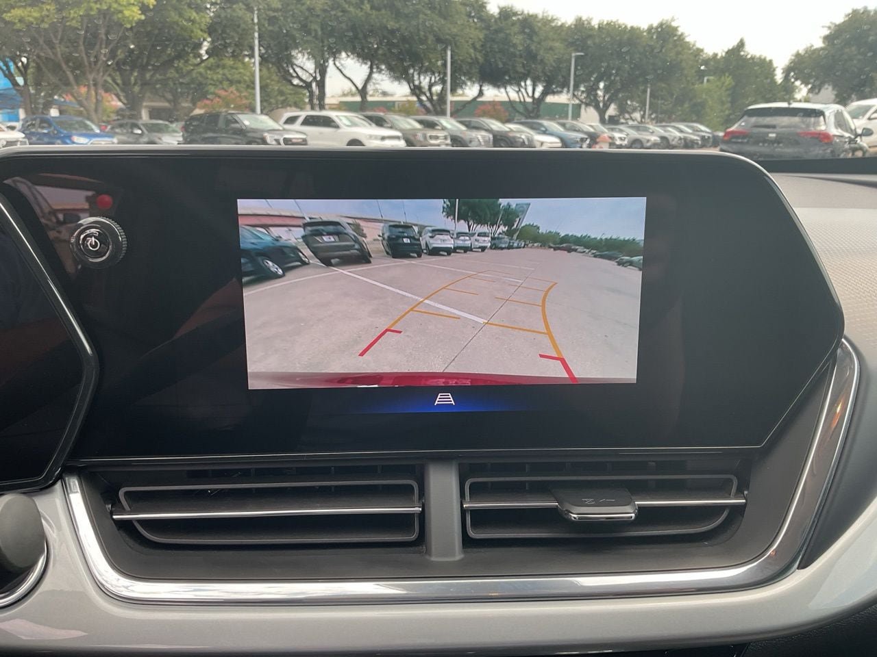Used 2025 Chevrolet Trax LT w/ LT Convenience Package FWD image 33