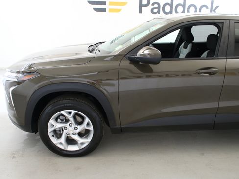 Used 2024 Chevrolet Trax LS w/ LS Convenience Package FWD image 4