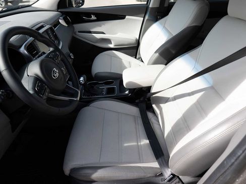 Used 2018 Kia Sorento SX image 10