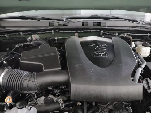 Used 2021 Toyota Tacoma TRD Sport w/ Technology Package AWD/4WD image 28