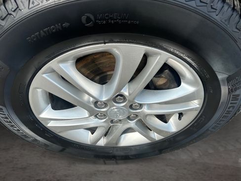 Used 2019 Buick Enclave Essence AWD/4WD image 17