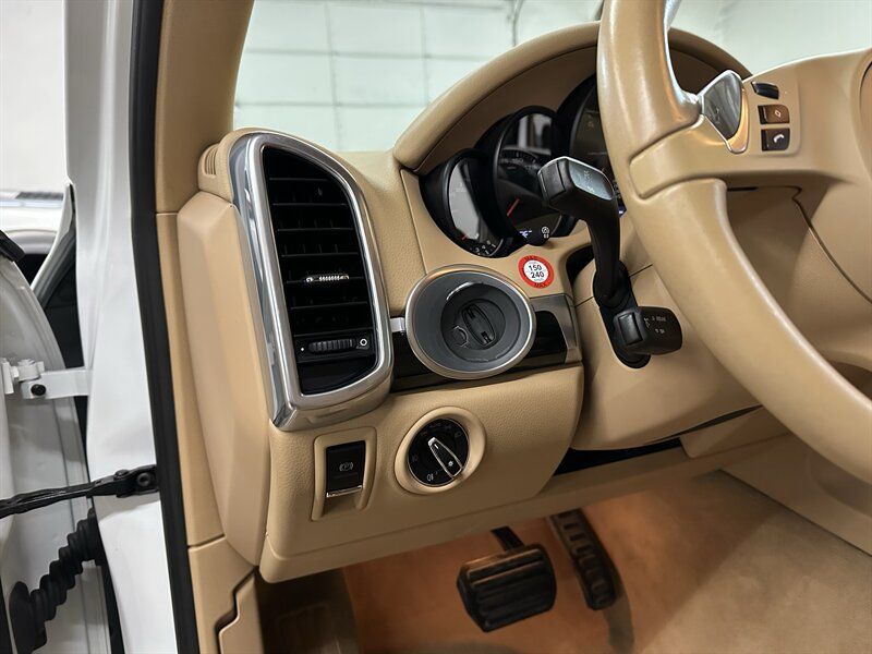 Used 2014 Porsche Cayenne AWD/4WD image 28