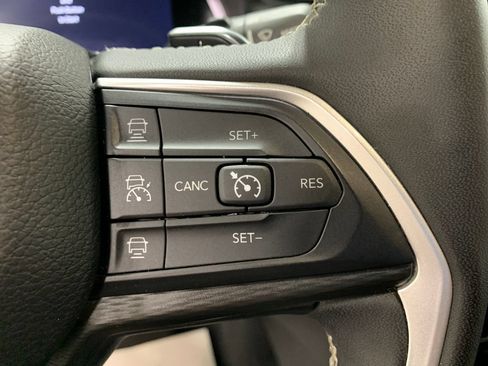 Used 2023 Jeep Grand Cherokee L Laredo AWD/4WD image 25