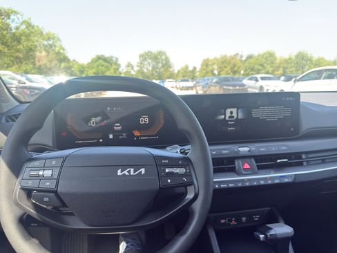 Used 2025 Kia K4 LXS FWD image 14