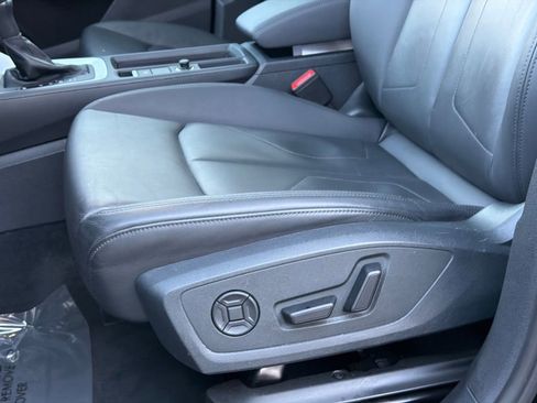 Used 2025 Audi Q3 2.0T Premium image 18