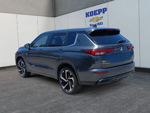 Used 2024 Mitsubishi Outlander SE FWD image 3