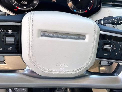 Used 2024 Land Rover Range Rover SE AWD/4WD image 9