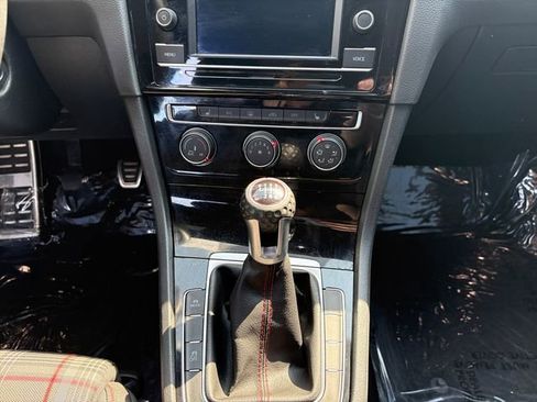 Used 2020 Volkswagen Golf 4-Door FWD image 11