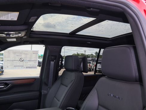 New 2026 GMC Yukon XL Denali w/ Denali Reserve Package AWD/4WD image 6