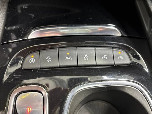 Used 2023 Buick Envision Avenir AWD/4WD image 35