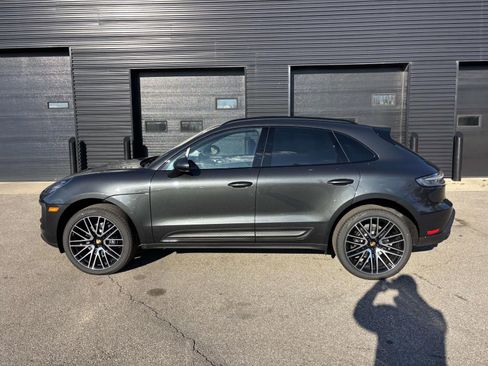 Used 2026 Porsche Macan AWD/4WD image 2